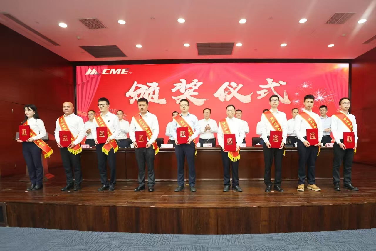 杨周兴